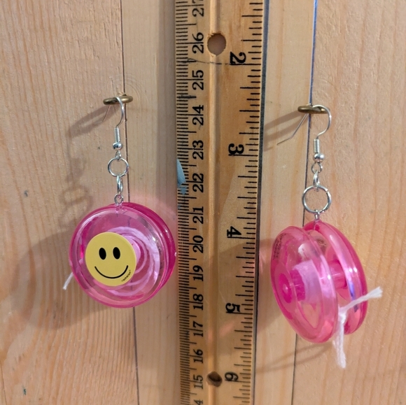 Pink Smiley Face Yo-Yo Earrings - Picture 1 of 4